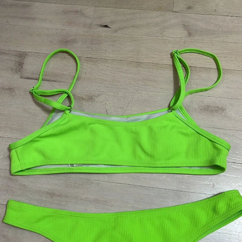 Bikini - Picture 5 of 10